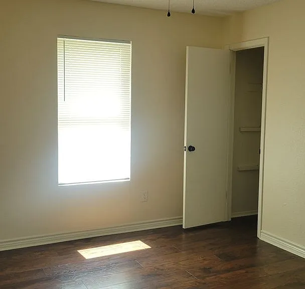 1402 Miranda Ave — Photo 7