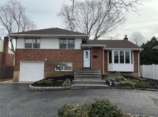 2542 Iris Ln, Bellmore, NY 11710