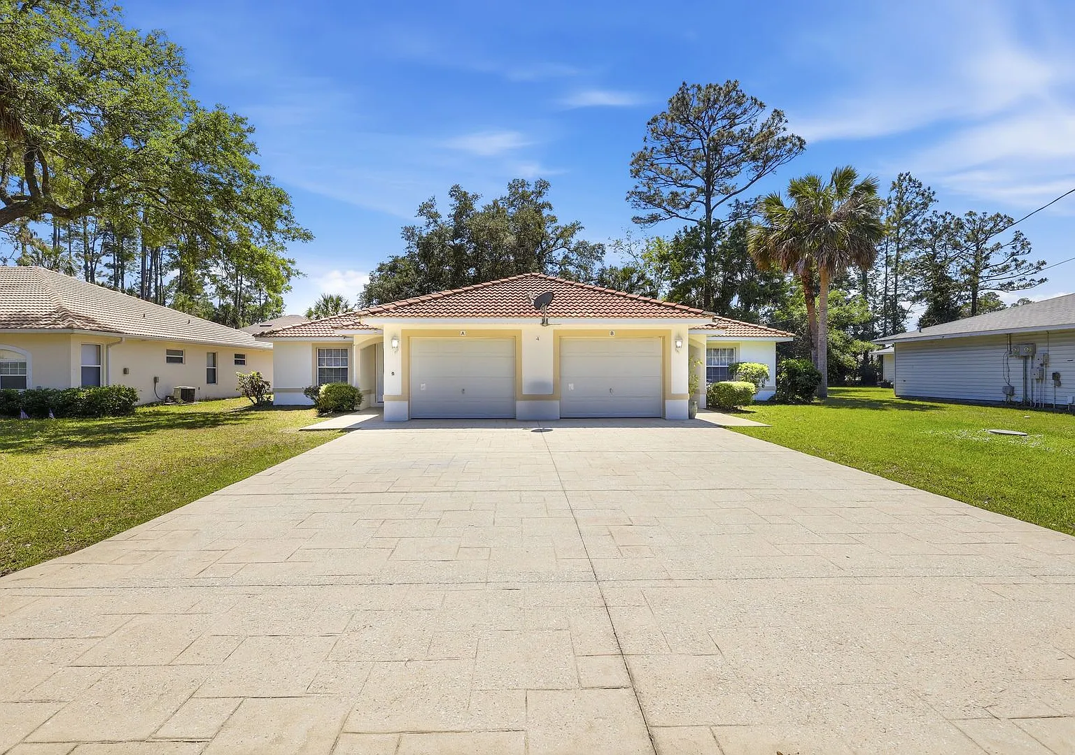 2 Bed 2 Bath Duplex with Garage! — Photo 1