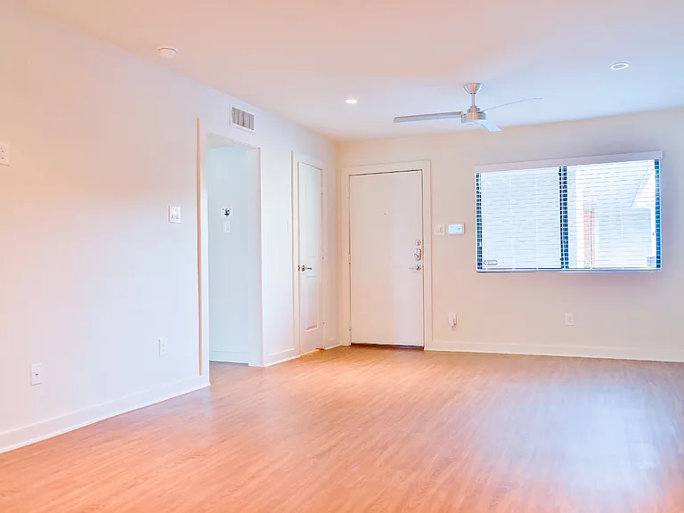 2043 Sul Ross St #8 — Photo 4