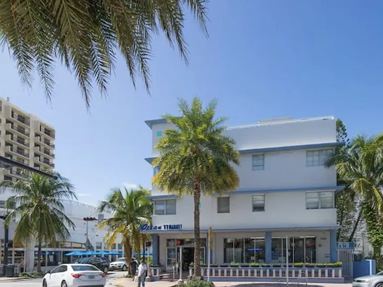 Collins Ave — Photo 2