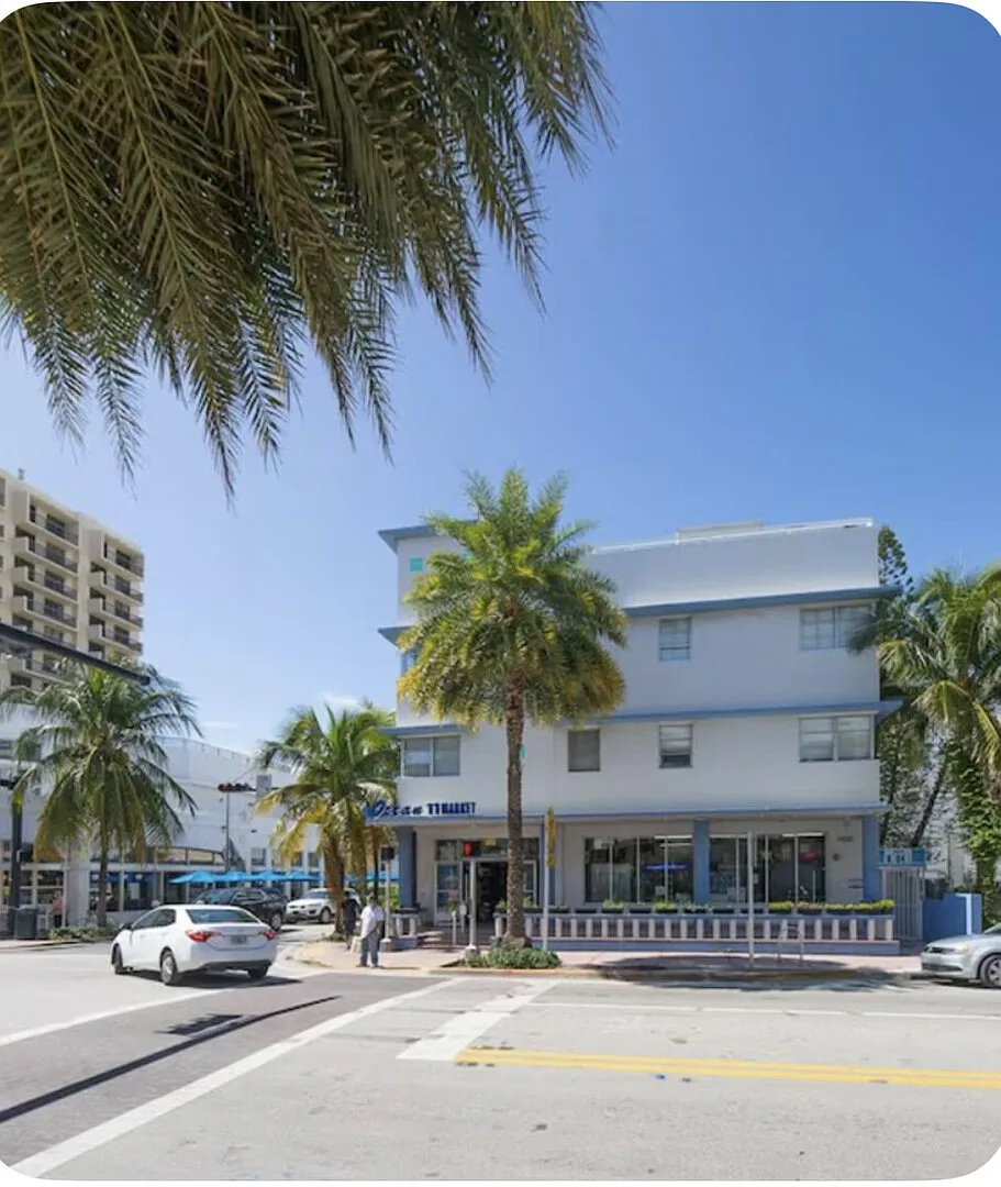 Building Photo - Collins Ave