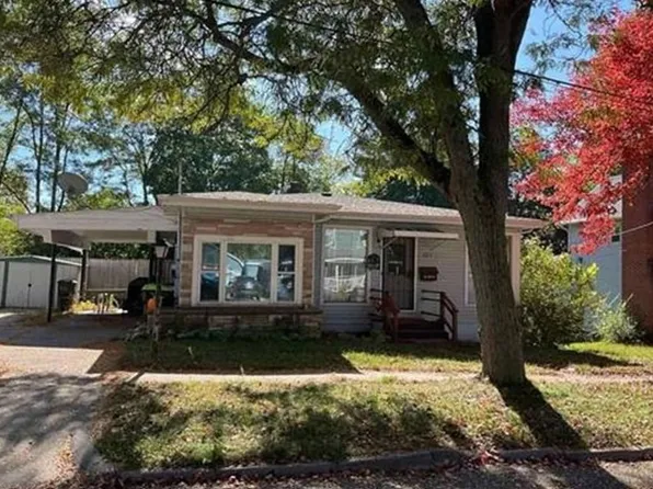 307 W 7th St, Clare, MI 48617