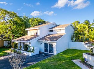 8211 SW 39th Ct, Davie, FL 33328