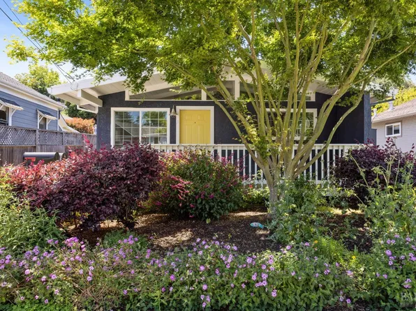 637 Baker St, Petaluma, CA 94952