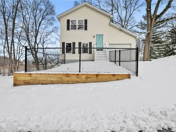 64 Main St E, Riverside, RI 02915