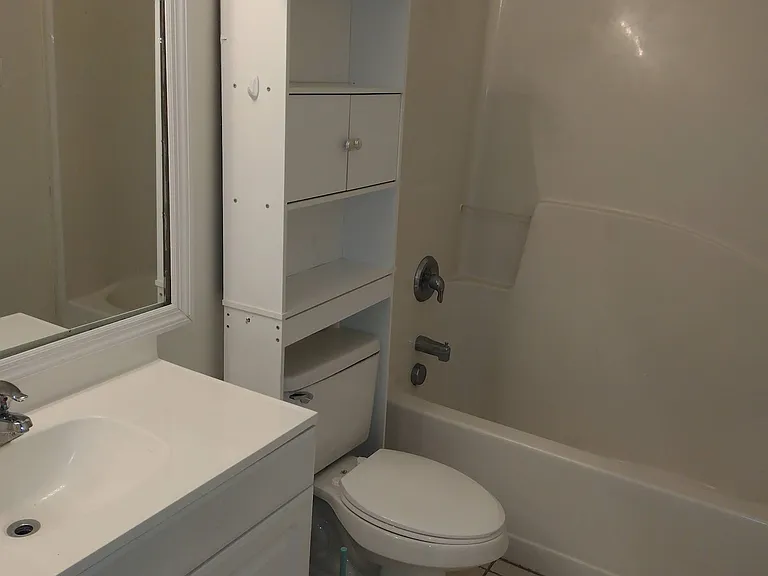 1068 Ainsworth St E — Photo 13