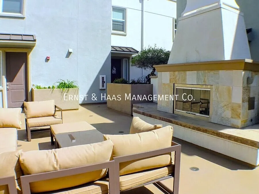 Beautiful 2-Story Condo in the Heart of Downtown Bellflower! — Photo 3