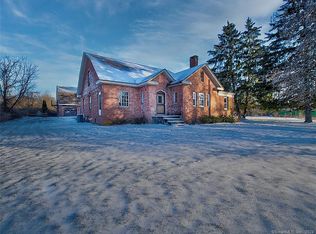 77 Pease Rd, Woodbridge, CT 06525