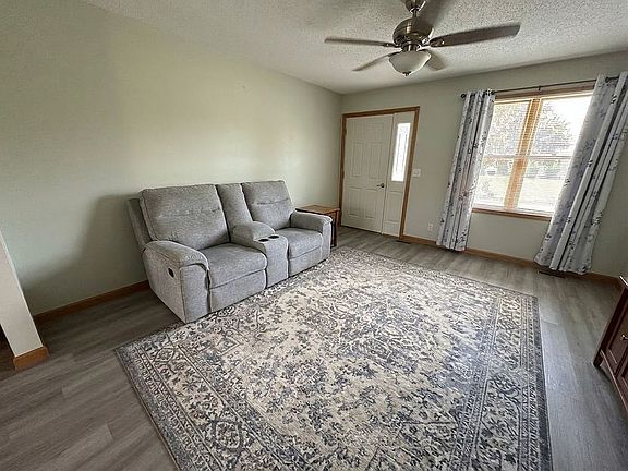 4th image of 57 Meadow View Ln