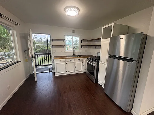 Coral Dr — Photo 2