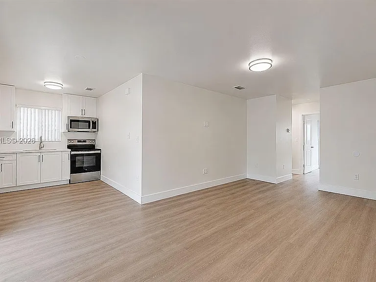 1670 W 42nd St #1672 — Photo 9