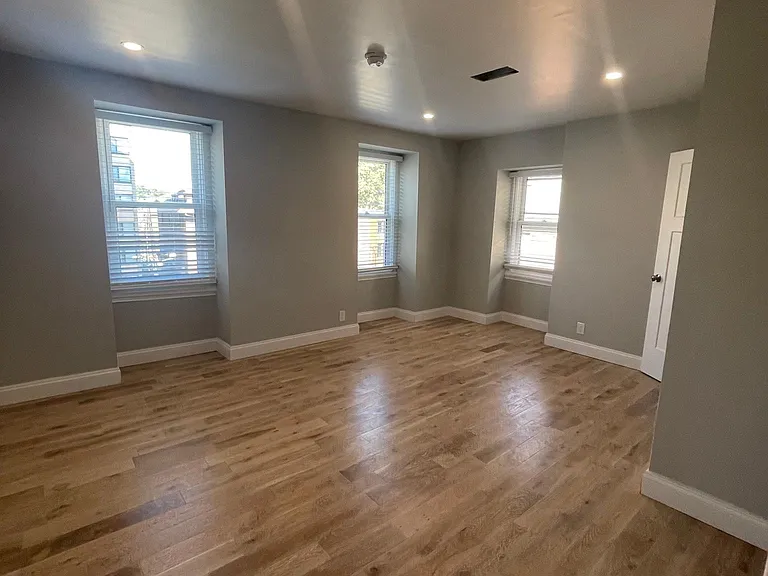 509 S 42nd St #3 — Photo 1