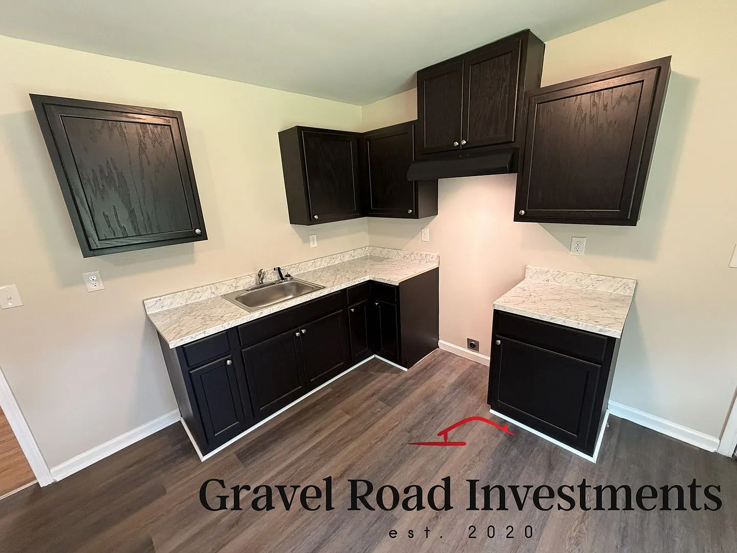 Beautifully Remodeled 4 Bedroom, 2 Bathroom Home for Rent — Photo 4