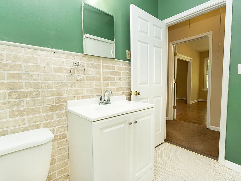 615 Barton Ave — Photo 17
