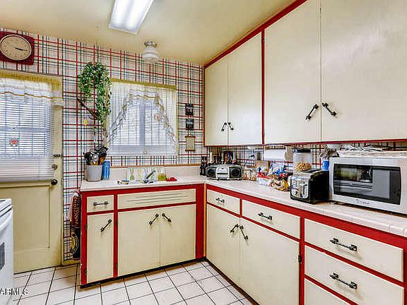 4th image of 450 W Earll Dr Unit 10