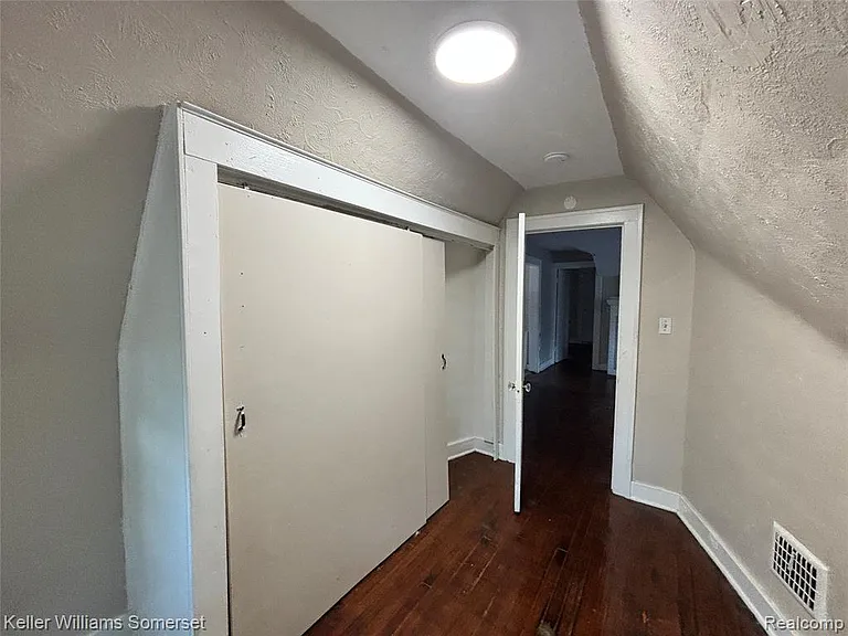 5783 Yorkshire Rd — Photo 6
