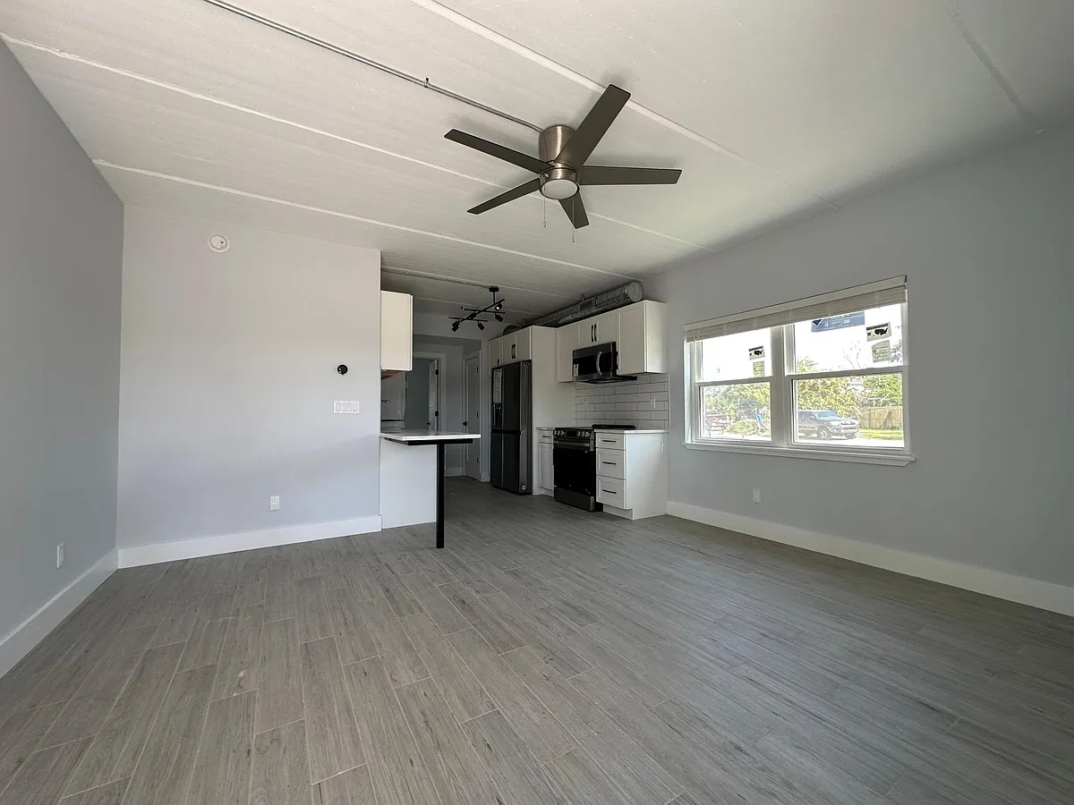 Building Photo - 209 Sailfish Dr E