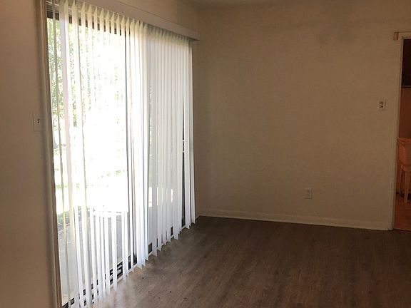 4th image of 901 Blackhawk Dr