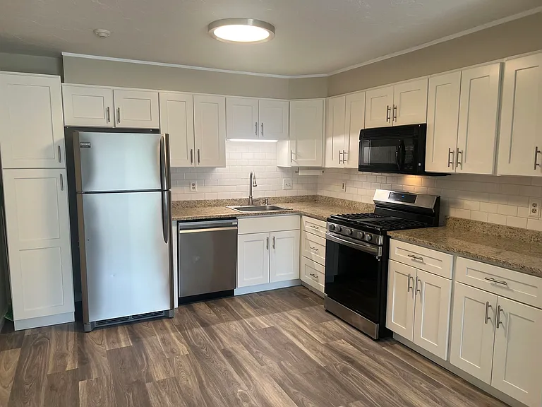 383 Huse Rd #25 — Photo 9