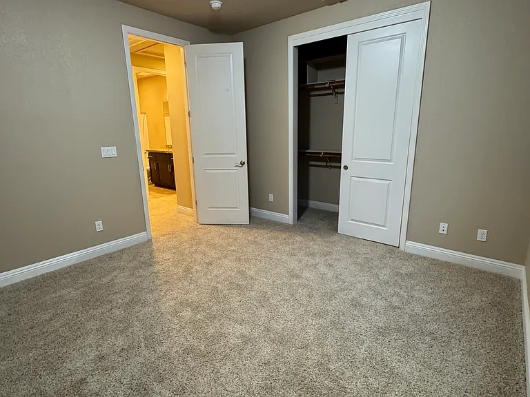 553 Addison Ct — Photo 20