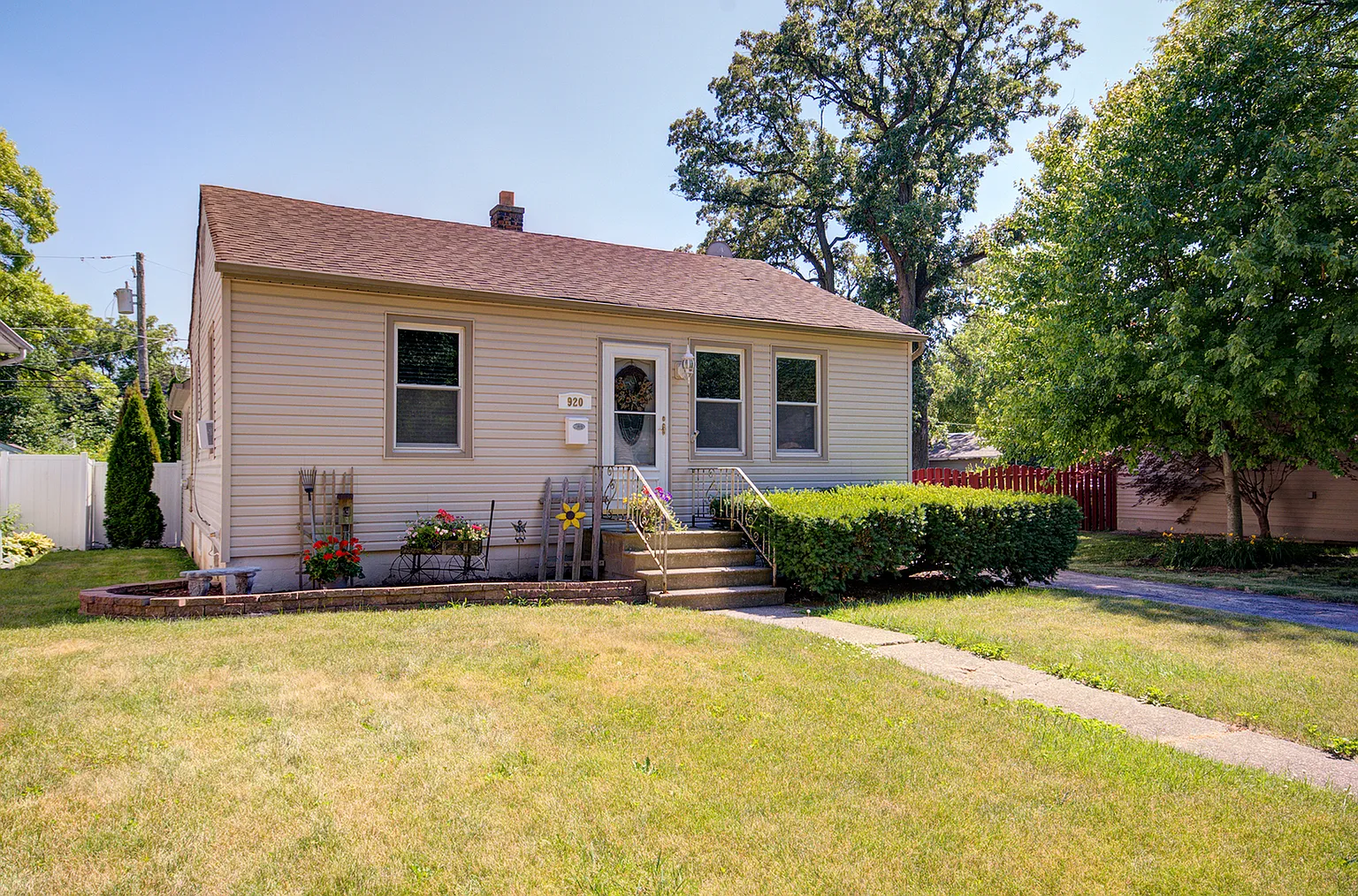 920 Audrey Ave photo 1