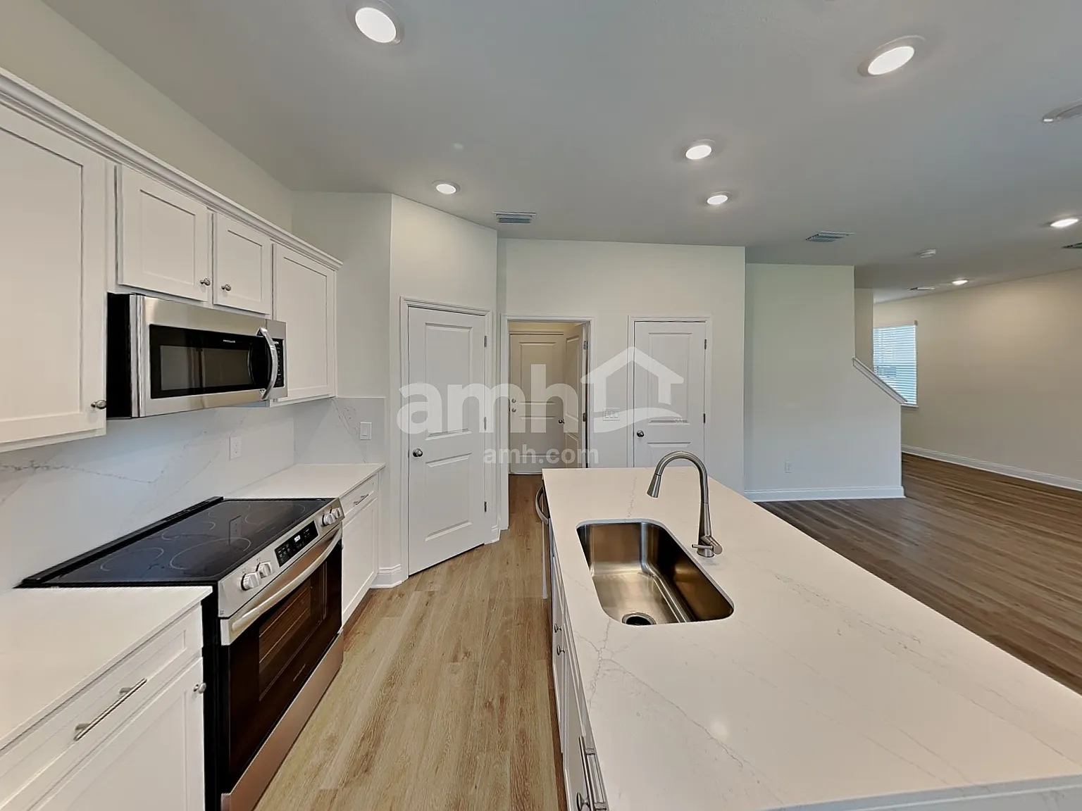 3 bed, 2.5 bath, 1685 sqft, $2,260 — Photo 3