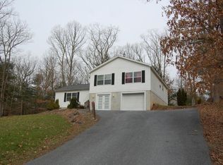 621 Rimrock Rd, Bartonsville, PA 18321