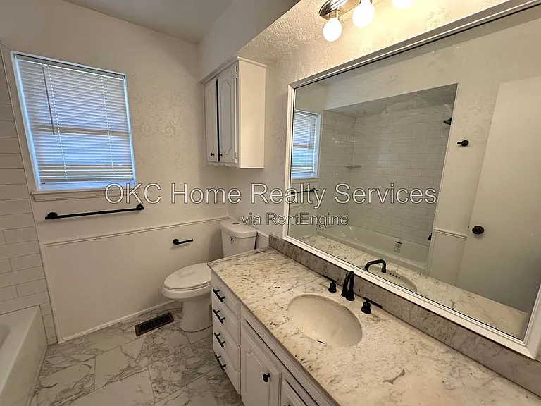 1428 SW 72nd St — Photo 14