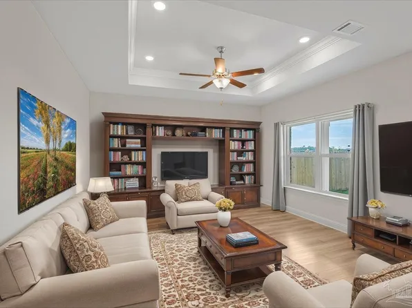 2637 Avalon St, Cantonment, FL 32533