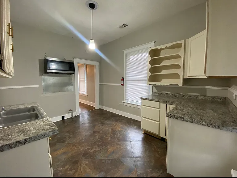 1936 E McLemore Ave — Photo 4