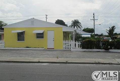 3rd image of 731 N H St APT 1