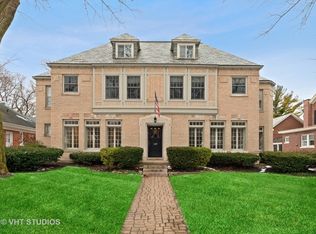 125 Abingdon Ave, Kenilworth, IL 60043