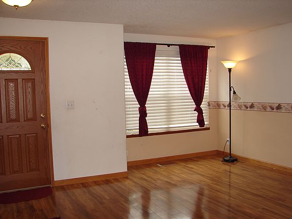 2nd image of 905 Sagrada Cir N