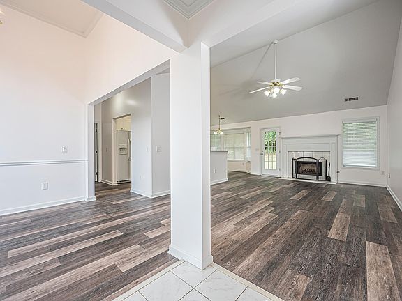 3rd image of 2285 Shady Oaks Dr