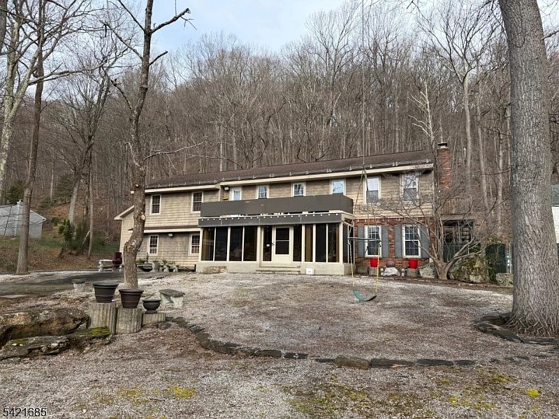 1st image of 90 Emmans Rd