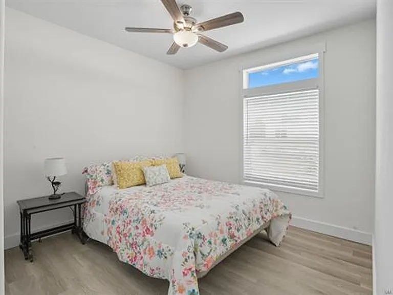 2080 Curtis Dr — Photo 15