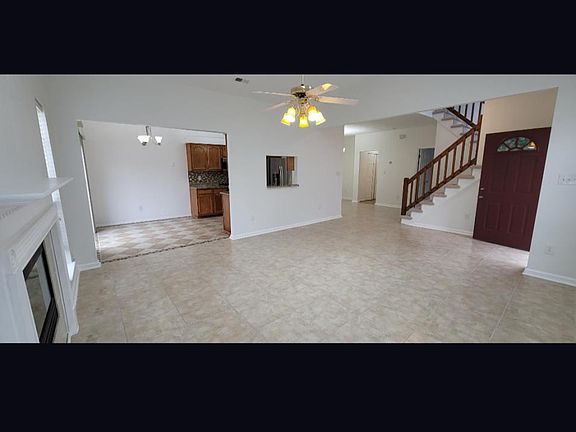 3rd image of 406 Belmont Cir