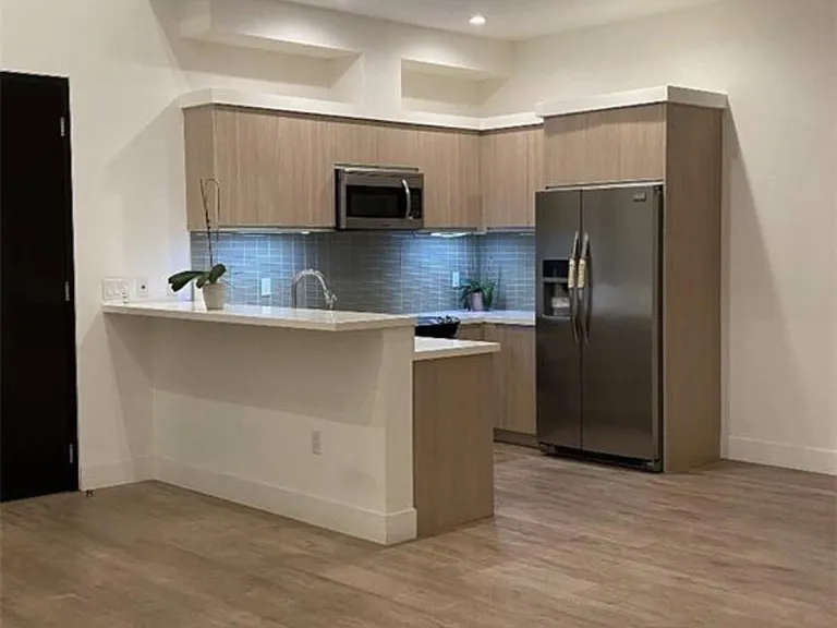 210 N Monterey St #505 — Photo 3