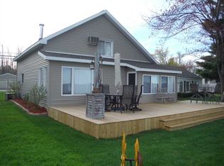 220 Clearview Dr, Houghton Lake, MI 48629