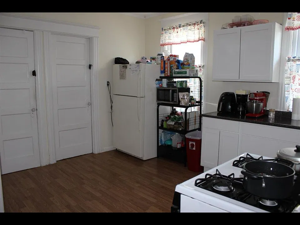 7 Cuyler Ave #2