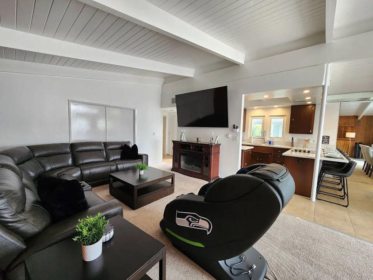 7 bed, 4.5 bath, 3100 sqft, $16,995 — Photo 4