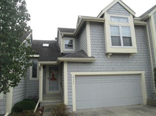 8104 Cobblestone Rd, Urbandale, IA 50322