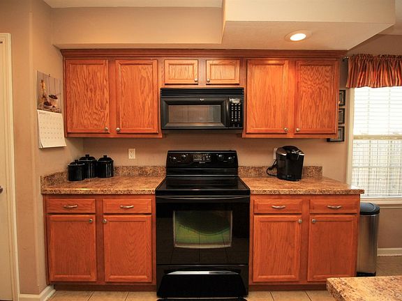 5th image of 520 Harlan Dr