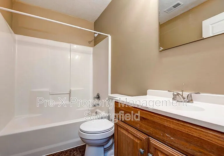 652 N Belview Ave #B — Photo 12