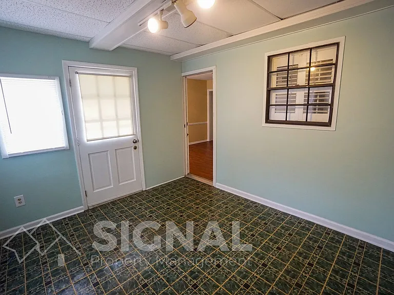 352 Jamestown Manor Dr — Photo 18