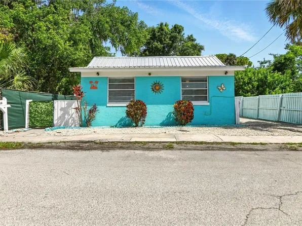 318 Palm St, New Smyrna Beach, FL 32168