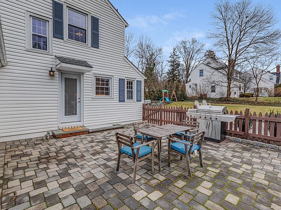 2nd image of 72 Edgewood Ave
