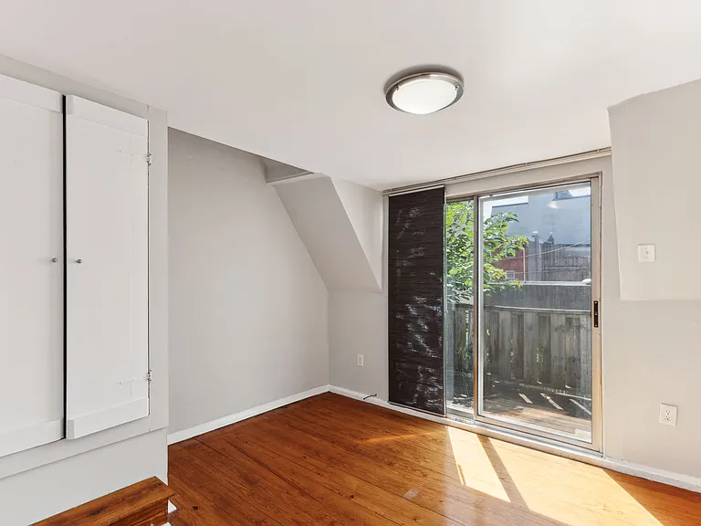 304 Sears St — Photo 19