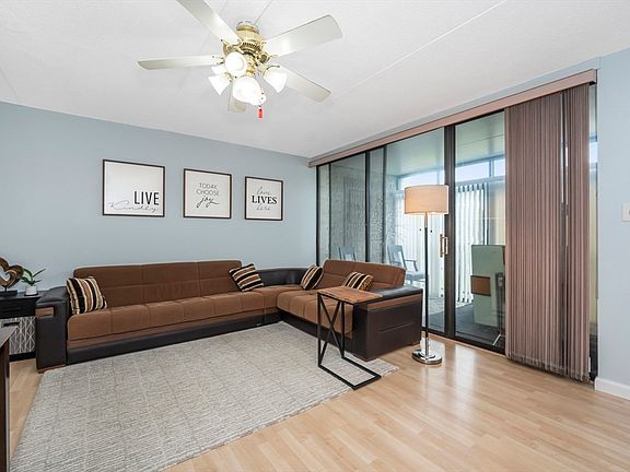 3rd image of 27 Skyline Dr APT 11